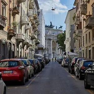 https://flat-number-8.italymilanhotels.net